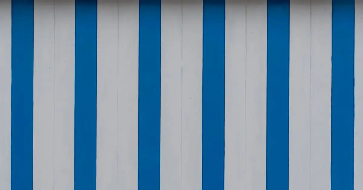 Abstracte kunst aan de muur
