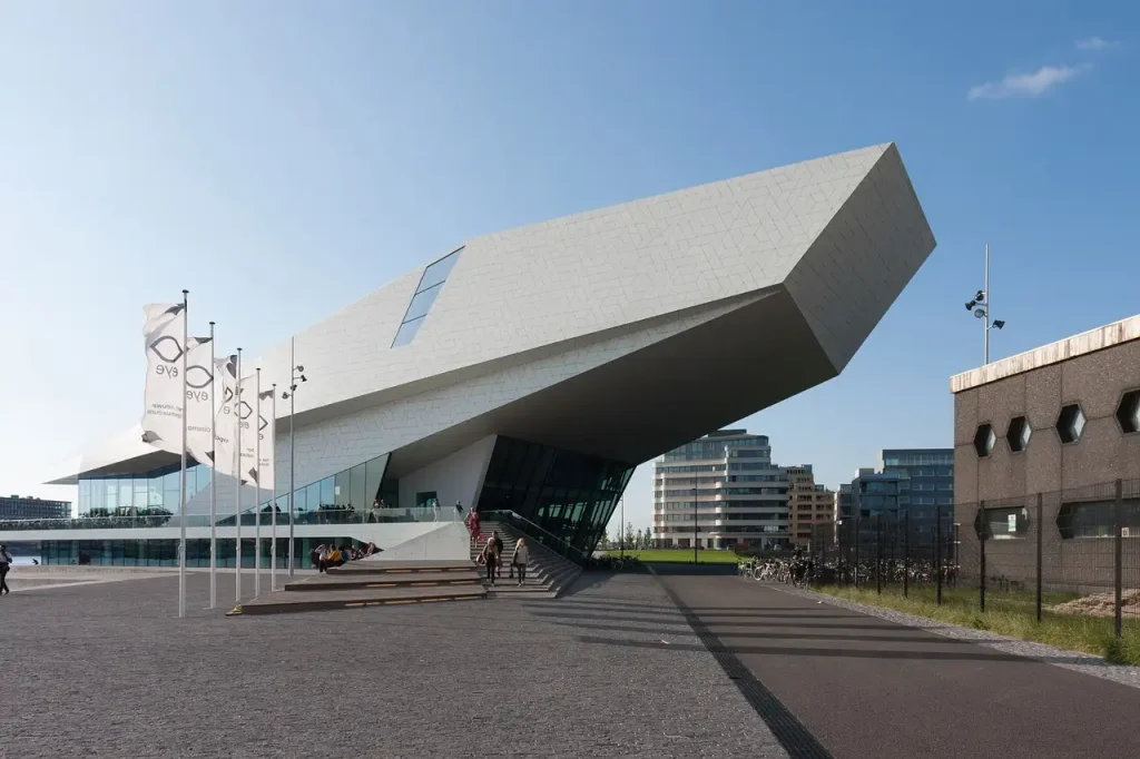 Museum moderne kunst Amsterdam: ontdek de collectie